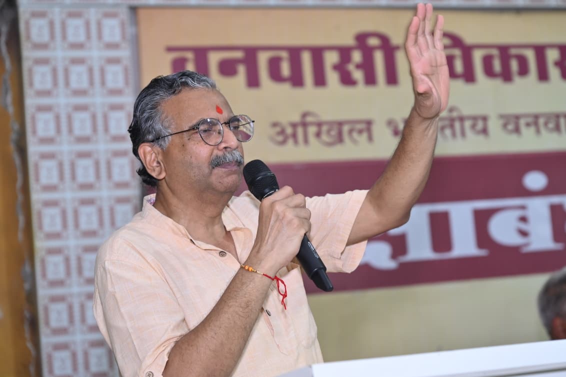 कन्वर्जन के नाम पर विदेशी शक्तियों ने समाज को तोड़ा, वनवासी संस्कृति की रक्षा हमारा सामूहिक दायित्व : डॉ. पूर्णेन्दु सक्सेना
